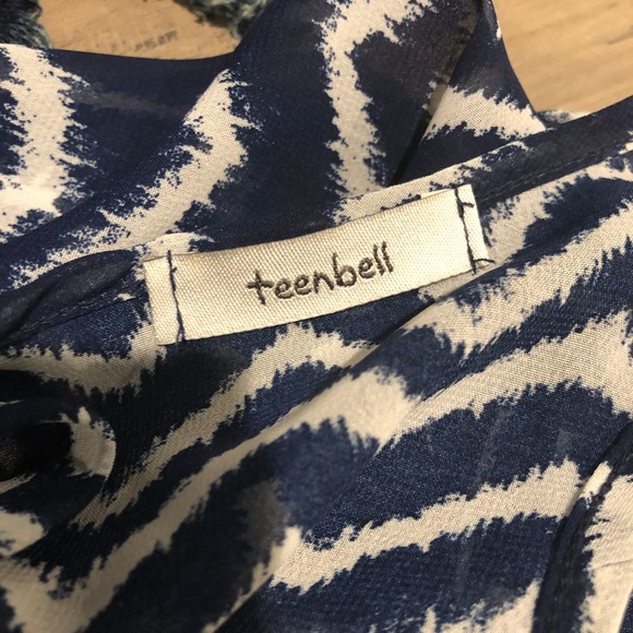 SOLD! Sleeveless Navy Blue/White Tank - Picture 3 of 4